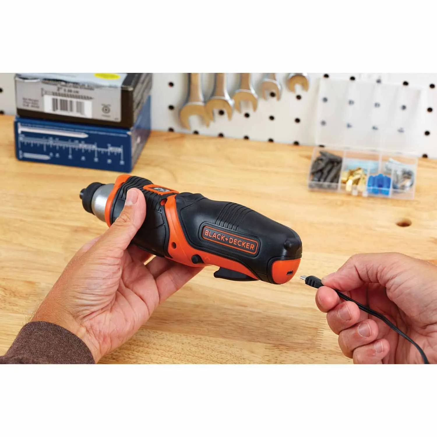 Black & Decker BDCS40BI Lithium Ion (Li-ion) Cordless Screwdriver