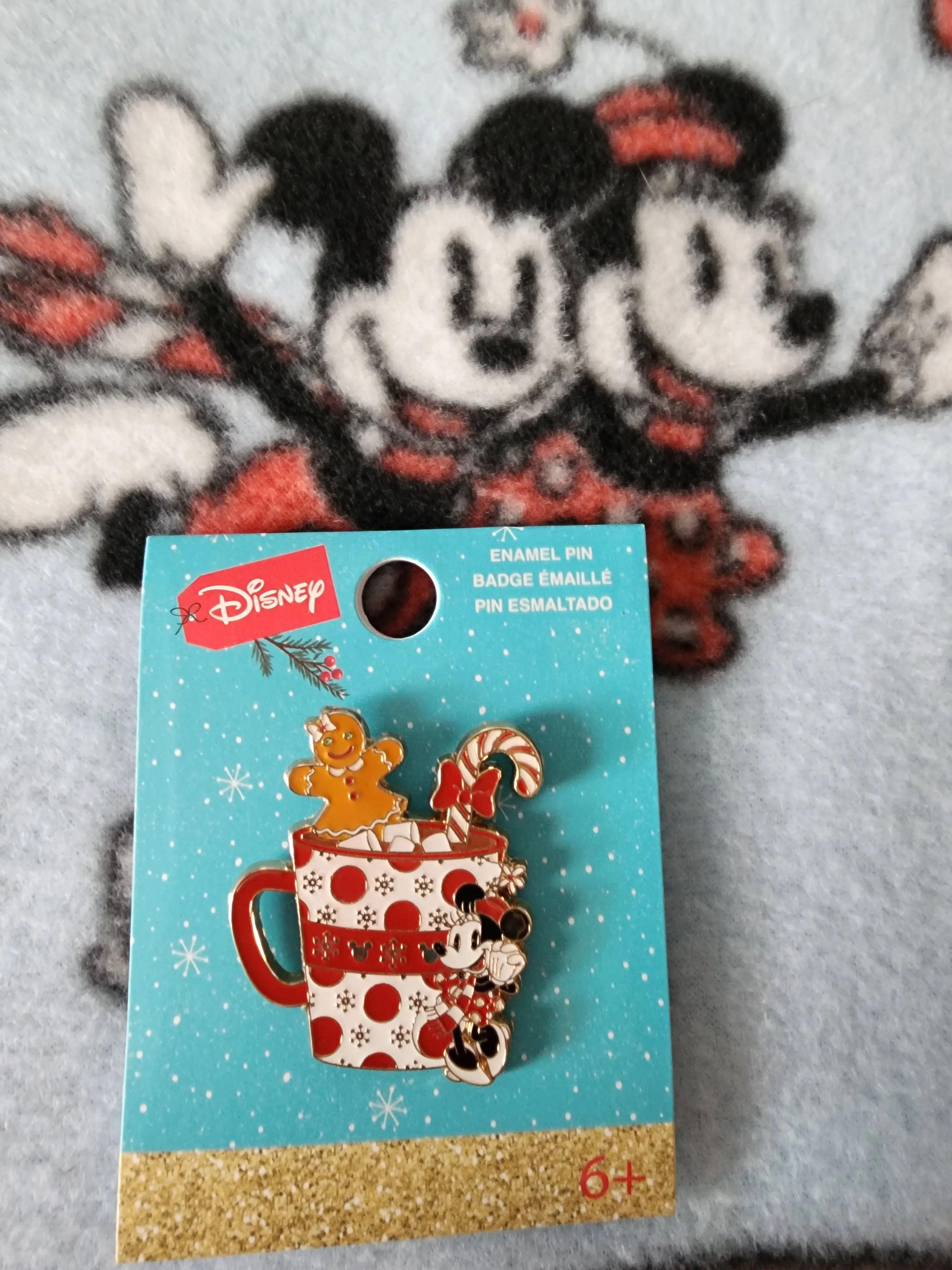 Disney Minnie Mouse Holiday Mug Pin