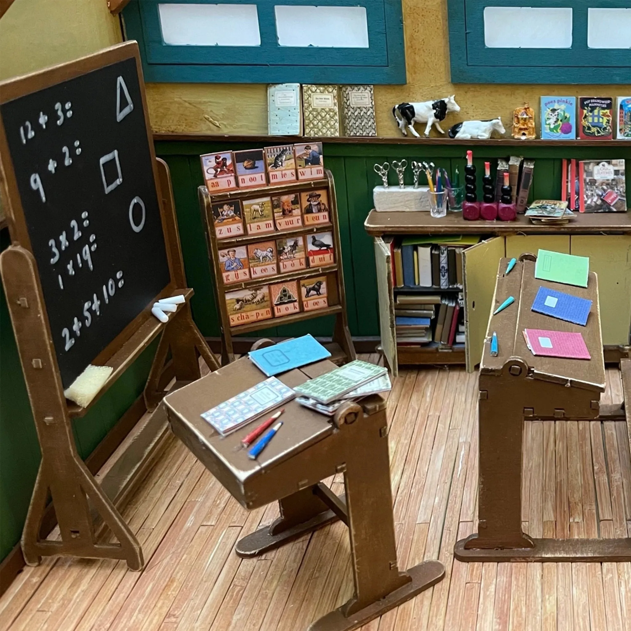 Dollhouse Furniture Kit - Classroom (Scale 1:12)