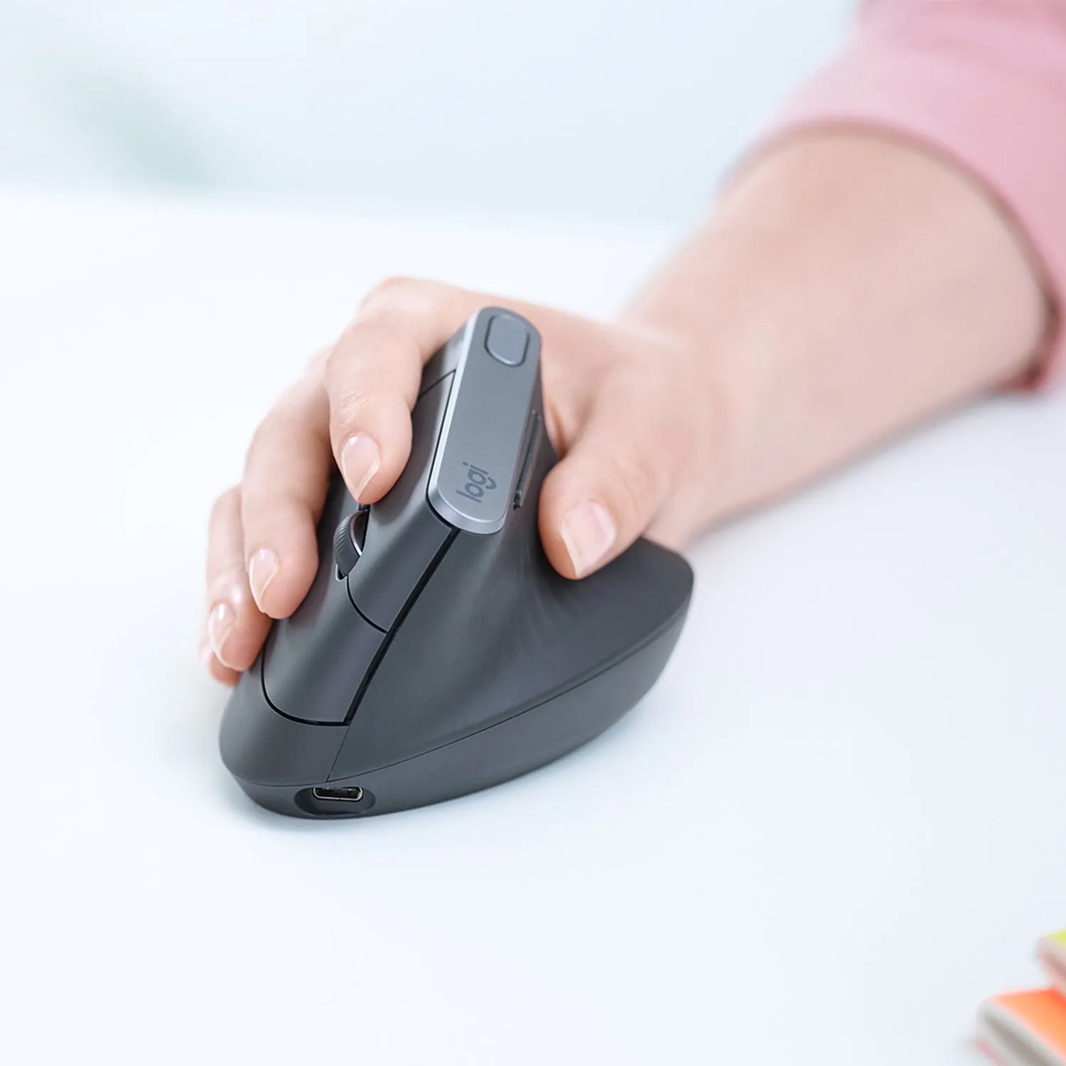 Logitech Mx Vertical - Vertical Mouse - Ergonomic - Optical - 6 Buttons - Wireless, Wired - Bluetooth, 2.4 Ghz - Usb Wir